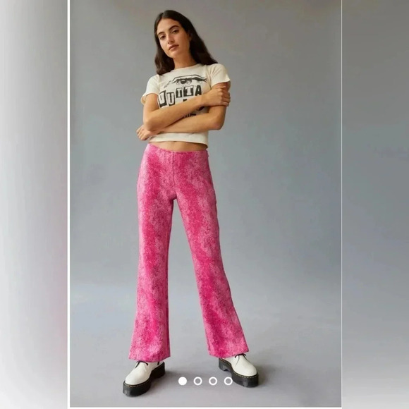 Urban outfitters• WOMEN’S VIVICA FAUX LEATHER PANTS - SNAKESKIN PINK SIZE 8 - Picture 1 of 10